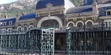 Puerta de acceso a la estación de Canfranc, Huesca