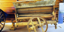 Aperos agrícolas: Máquina de desgranar y limpiar cereales, Museo