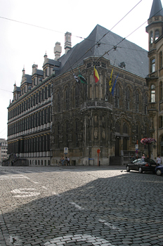 Ayuntamiento en el barrio de Emile Braun, Gante, Bélgica
