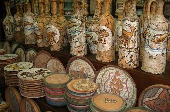 Objetos de una tienda de artesanía árabe