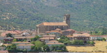 Vista de Robledo de Chavela con la iglesia de la Asunción