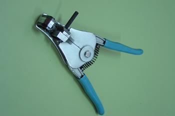 Pelacables eléctrico semiautomático