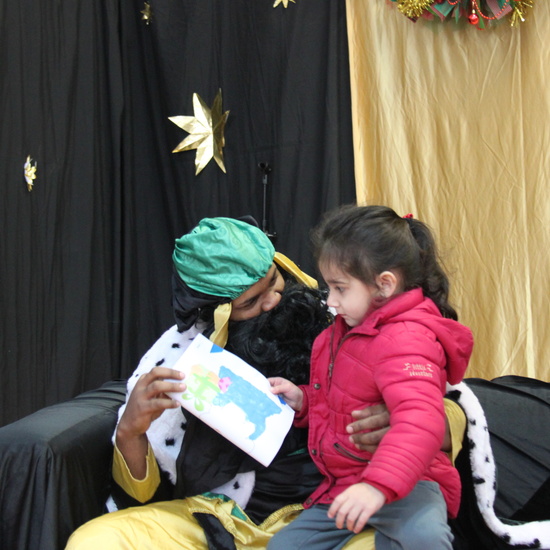 Visita de sus Majestades los Reyes Magos al colegio Luis Bello en moto 2018 39