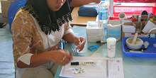 Preparando medicinas, Cruz Roja, Melaboh, Sumatra, Indonesia