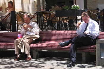 Comida ligera en el distrito financiero de Perth, Australia