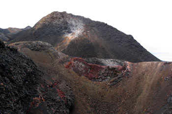 Conos de escoria y lava en Volcán Chico en Isla Isabela, Ecuador