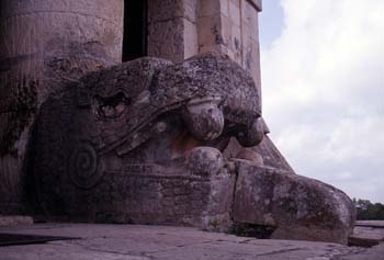 Cabeza de serpiente, Chichén Itzá, México
