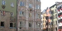 Edificio en Plaza de Goldenes Dachl