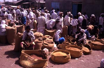 Mercado de grano en Bayt al Faqih, Yemen