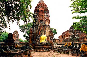 Avenida de templos, Ayutthaya, Tailandia