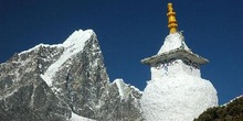 Templo stupa con Ama Dablam