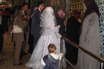 Ceremonia matrimonial en la tumba de Eyup, Estambul, Turquía