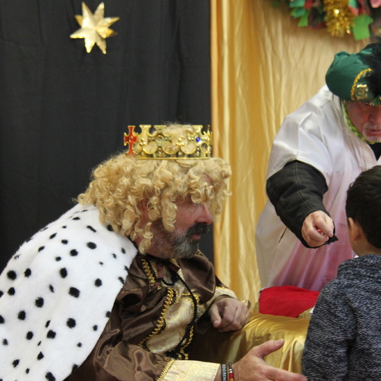 Visita de sus Majestades los Reyes Magos al colegio Luis Bello en moto 2018 32