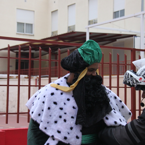 Visita de sus Majestades los Reyes Magos al colegio Luis Bello en moto 2018 4