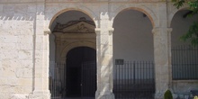 Puerta de iglesia en Villalbilla