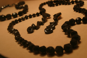 Collar y pendientes de azabache, Santiago de Compostela, La Coru