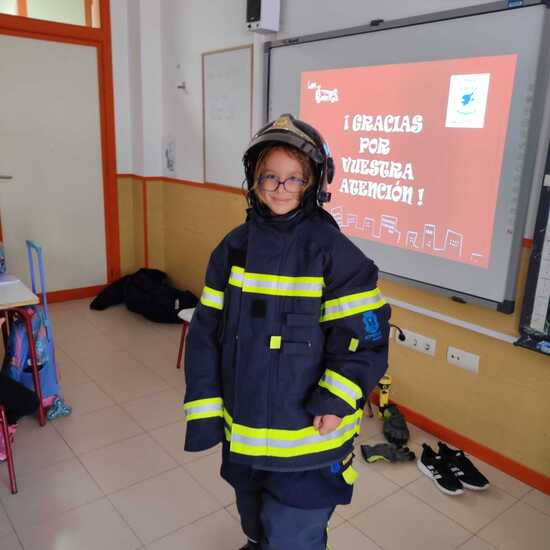 LOS BOMBEROS EN 4ºA