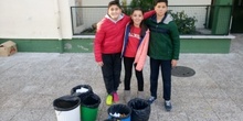 Litter Less Campaign_Masa de las papeleras de clase   3