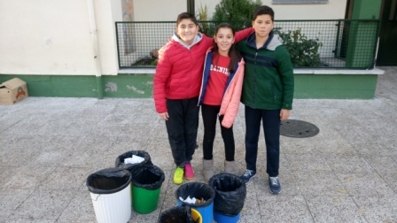 Litter Less Campaign_Masa de las papeleras de clase   3