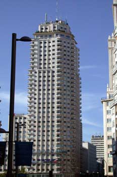 Rascacielos Torre de Madrid en Plaza de España de Madrid