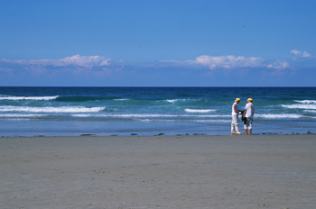 Limpiando la playa, Lugo, Galicia