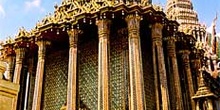 Detalle de las columnas del Wat Phra Kaew, Bangkok, Tailandia
