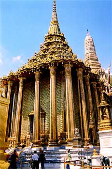 Detalle de las columnas del Wat Phra Kaew, Bangkok, Tailandia