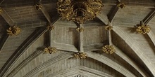 Techumbre con adornos dorados y escudo, Huesca