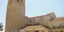 Iglesia y campanario en Corpa