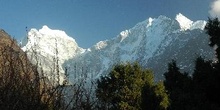 Thamserku y Kang Tega vistos desde Tengboche