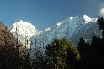 Thamserku y Kang Tega vistos desde Tengboche