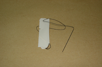 Seda de sutura con aguja recta