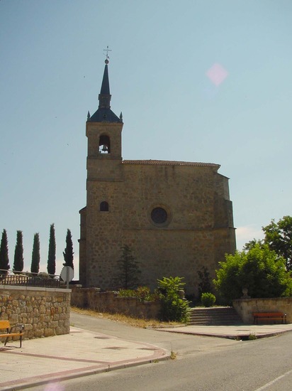 Vista de iglesia Nuestra Señora de la Estrella de Navalagamella