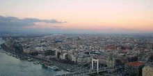 Vista aérea de Pest y el Puente Petofi, Budapest, Hungría