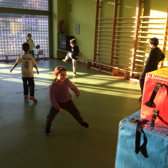 Jugando con aviones y pelotas 4