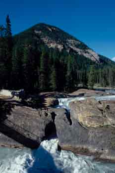 Río en las Montañas Rocosas, Canadá