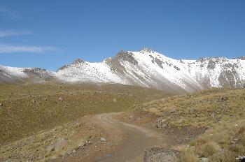 El volcán Nevado de Toluca, carretera de entrada al cráter