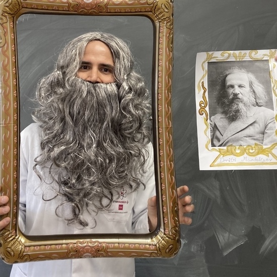 Dimitri I. Mendeleiev visita el IES Enrique Tierno Galván de Parla