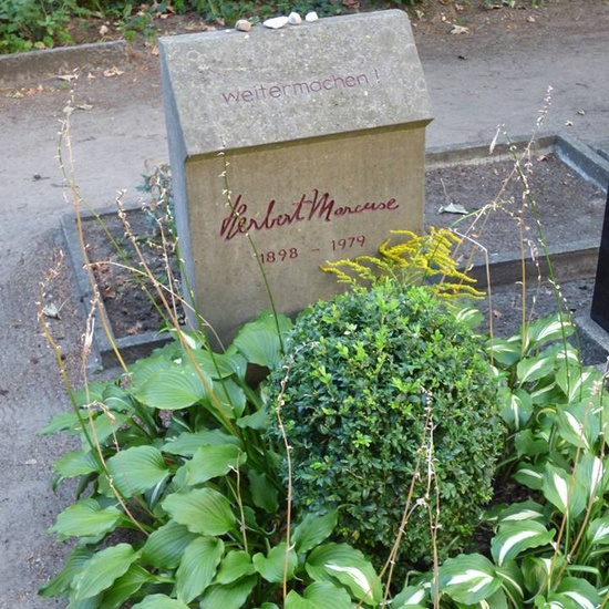 Donde reposan los grandes pensadores 9