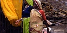 Escena callejera con dos mujeres, Pushkar, India