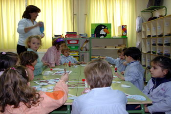 Realizando manualidades