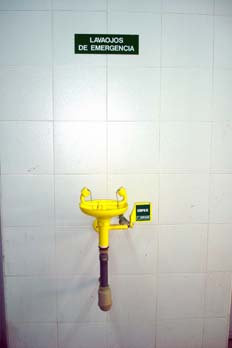 Lavaojos de emergencia