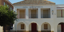 Fachada del ayuntamiento de Torrejón de la Calzada