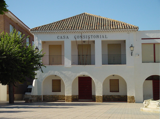 Fachada del ayuntamiento de Torrejón de la Calzada
