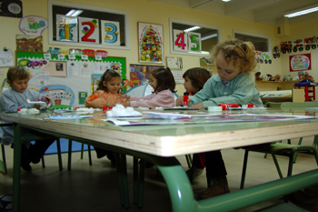 Realizando manualidades