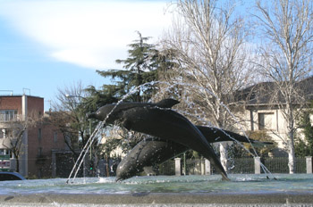 Detalle Fuente de los Delfines, Madrid