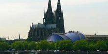 Vista desde el otro lado del Rhin de la catedral de Colonia, Ale