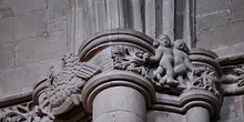 Catedral de Huesca. Capitel con Adan y Eva