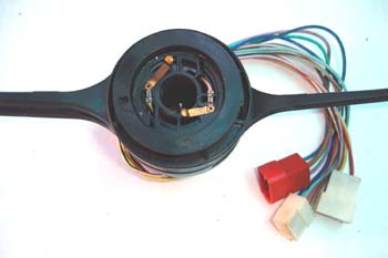 Conmutador múltiple de volante. Detalle dispositivo de claxón