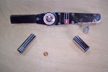 Torquímetro en Nu y libras para bujías con llaves